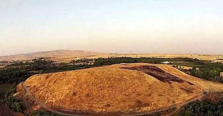 Cin Tepesi (gırnavaz Höyüğü)