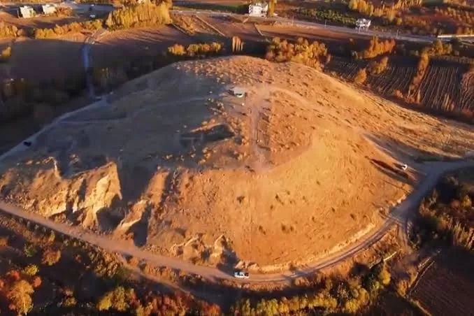 Cin Tepesi (gırnavaz Höyüğü)