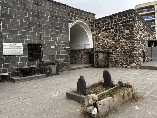 Mem Û Zîn Türbesi (abdaliye Medresesi)